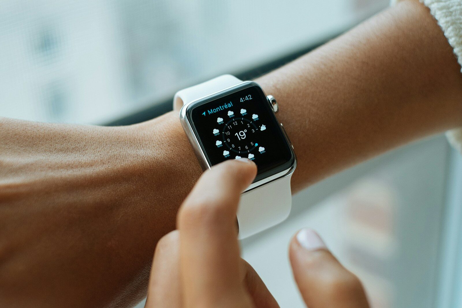 Consumer HRV Wearables vs. Clinical HRV Assessments